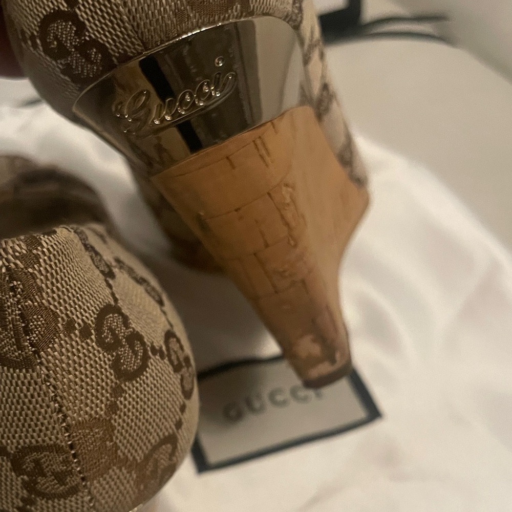 Gucci Monogram Beige GG Canvas Peep-Toe Pumps with Bow - Picture 13 of 14